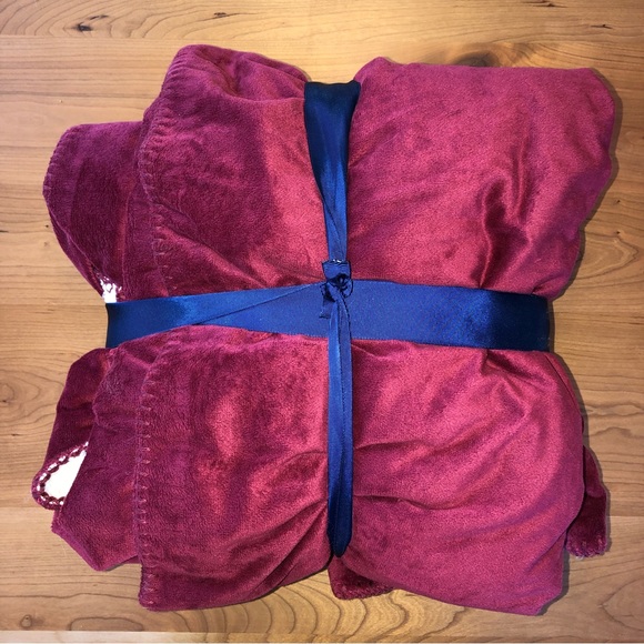 NWT Sherpini Throw by daniadown HOME - Picture 2 of 3